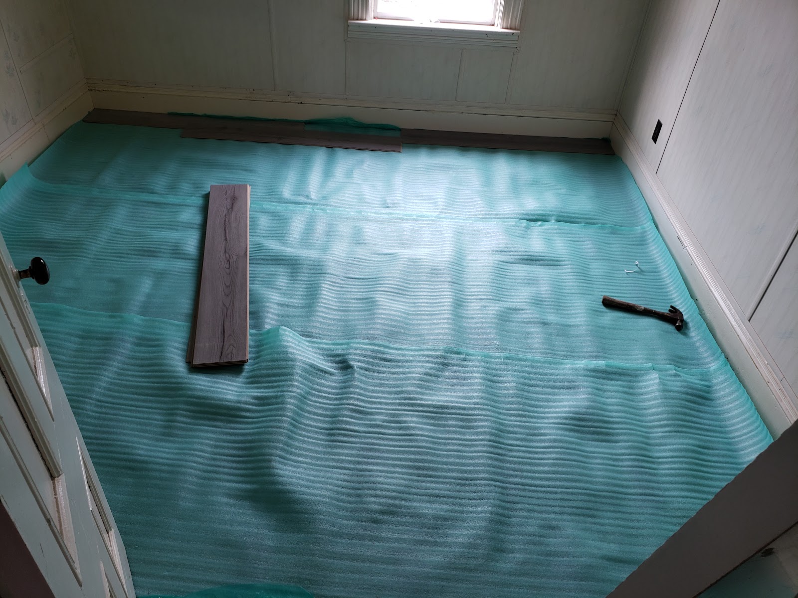 Laminate flooring with underlay — Kitchener